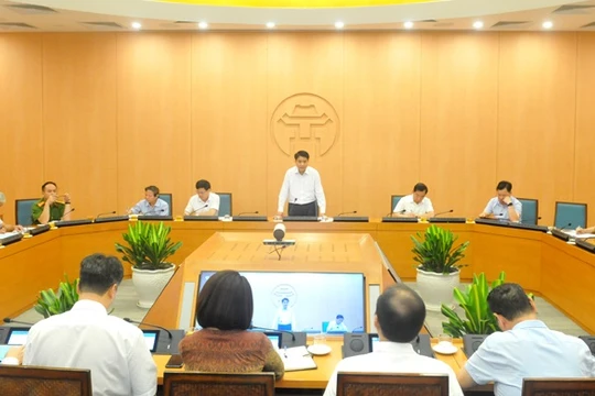 Chủ tịch UBND TP. Hà Nội Nguyễn Đức Chung trao đổi tại cuộc họp giao ban trực tuyến về phòng, chống COVID-19. Ảnh: Hanoi.gov.vn