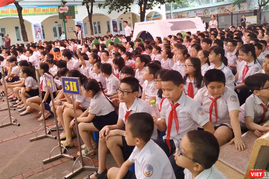 Chủ tịch UBND TP. Hà Nội Nguyễn Đức Chung cho rằng trường học là nơi sạch sẽ, an toàn cho các em học sinh. Ảnh: Anh Lê