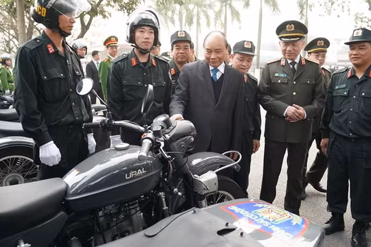 Thủ tướng yêu cầu lực lượng CSCĐ tiếp tục xây dựng thế trận an ninh nhân dân vững chắc. Ảnh: VGP.