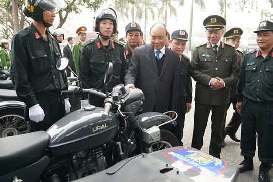 Thủ tướng yêu cầu lực lượng CSCĐ tiếp tục xây dựng thế trận an ninh nhân dân vững chắc. Ảnh: VGP.