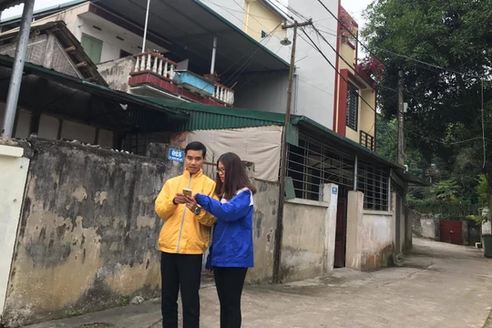 Đôi bạn Ngô Đức Anh – Phạm Ngọc Bích (Lào Cai) nên duyên từ hành trình thu thập địa chỉ Bản đồ số Vmap. Ảnh: NVCC.