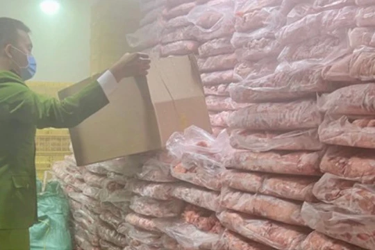 Hà Nội: Thu giữ 6,2 tấn thực phẩm đông lạnh không rõ nguồn gốc, có dấu hiệu bị hỏng