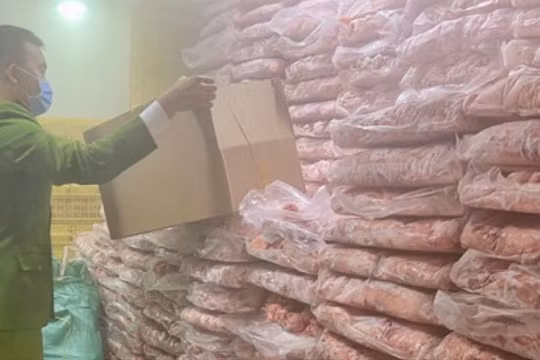Hà Nội: Thu giữ 6,2 tấn thực phẩm đông lạnh không rõ nguồn gốc, có dấu hiệu bị hỏng