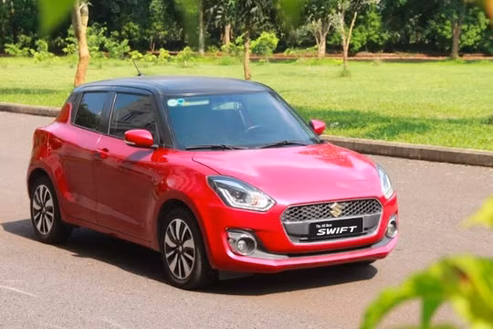 Suzuki Swift - mẫu hatchback gây được sự thu hút ngay từ ánh nhìn đầu nhờ kiểu dáng trẻ trung, thanh lịch