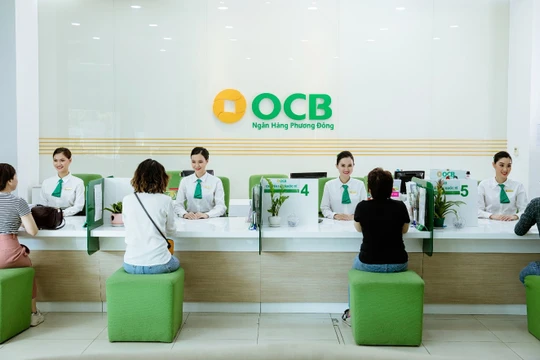 Từ ngày 10/6 -10/9, bất kỳ khách hàng nào gửi tiết kiệm dịp này đều được OCB tặng quà ngay tại quầy và cấp mã số dự thưởng