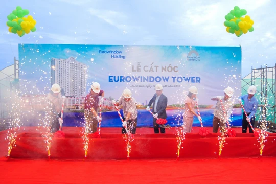 Eurowindow Tower đã chính thức cất nóc vào ngày 14/08/2020