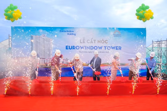 Eurowindow Tower đã chính thức cất nóc vào ngày 14/08/2020