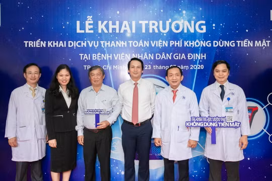Lễ khai trương triển khai dịch vụ thanh toán viện phí không dùng tiền mặt tại Bệnh viện nhân dân Gia Định.