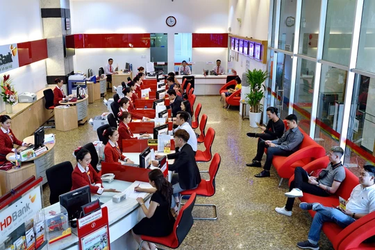 Tiện ích mà HDBank tiên phong cung cấp nhằm giúp doanh nghiệp tăng cường giao dịch ứng dụng công nghệ số, tiết kiệm được thời gian và chi phí đi lại.