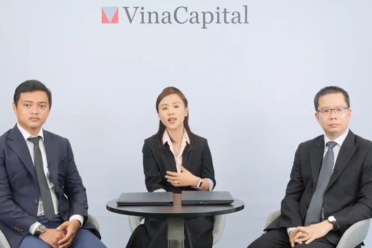 Ông Đinh Đức Minh (bên phải) - Giám đốc đầu tư Quỹ đầu tư cổ phiếu Hưng Thịnh Vinawealth (VECF)