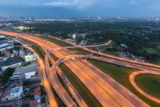 Các 'ông lớn' hạ tầng CII, HHV, HUT tất bật triển khai các kế hoạch huy động vốn