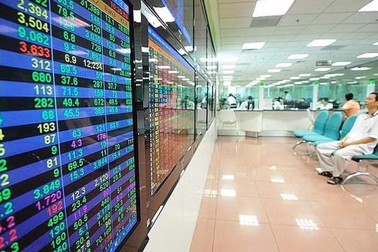 Một số cá nhân bất ngờ chi cả trăm tỉ đồng trở thành cổ đông lớn của công ty chứng khoán (Ảnh minh hoạ - Nguồn: Internet)