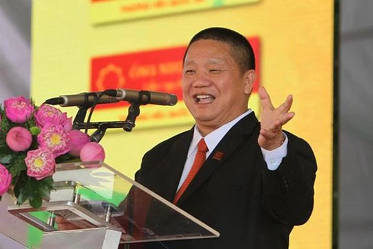 Ông Lê Phước Vũ là Chủ tịch HĐQT Tập đoàn Hoa Sen, song cũng là Chủ tịch của Công ty TNHH Tập đoàn Đầu tư Hoa Sen