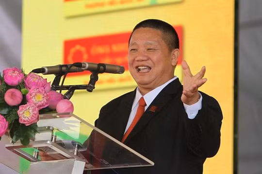 Ông Lê Phước Vũ là Chủ tịch HĐQT Tập đoàn Hoa Sen, song cũng là Chủ tịch của Công ty TNHH Tập đoàn Đầu tư Hoa Sen