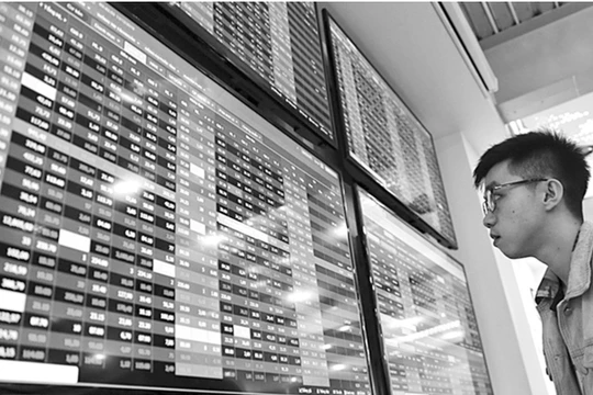 Về dài hạn, Ủy ban Chứng khoán Nhà nước yêu cầu HOSE và các đơn vị đẩy nhanh tiến độ đưa hệ thống mới sớm vào hoạt động