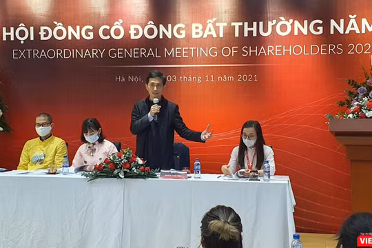 Ông Nguyễn Đỗ Lăng - nhà sáng lập, Chủ tịch Apec Group - thay mặt ban chủ toạ chia sẻ với cổ đông tại EGM 2021 của API