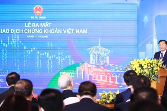 Phó Thủ tướng Lê Minh Khái phát biểu tại lễ ra mắt Sở Giao dịch chứng khoán Việt Nam