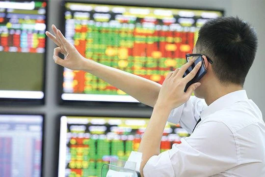 Cổ phiếu ngân hàng lên ngôi, ‘tân binh’ gây bất ngờ lớn