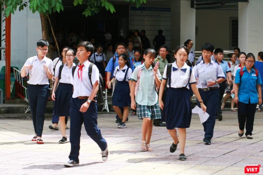 Thí sinh dự thi vào lớp 10 tại Trường Trung học Thực hành, ĐH Sư phạm TP.HCM vào sáng 5/6