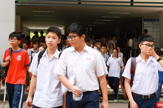 Thí sinh dự thi tuyển sinh tại Trường Trung học Thực hành, Đại học Sư phạm TP.HCM vào sáng 5/6