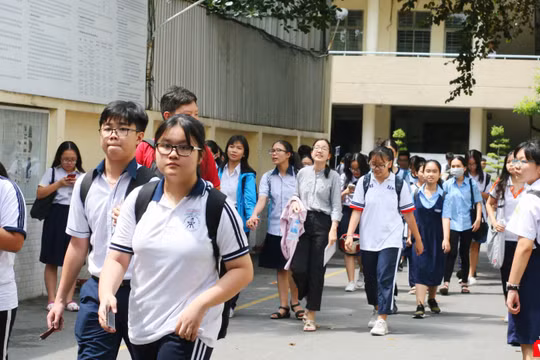 Học sinh tham dự kỳ thi tuyển sinh vào lớp 10