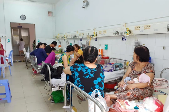 Nắng nóng gay gắt khiến nhiều trẻ em phải nhập viện