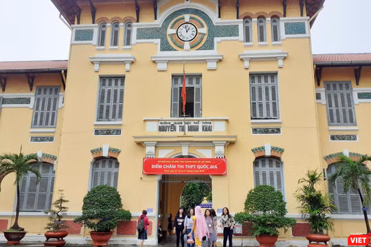 Trường THPT Nguyễn Thị Minh Khai - hội đồng chấm thi tại TP.HCM