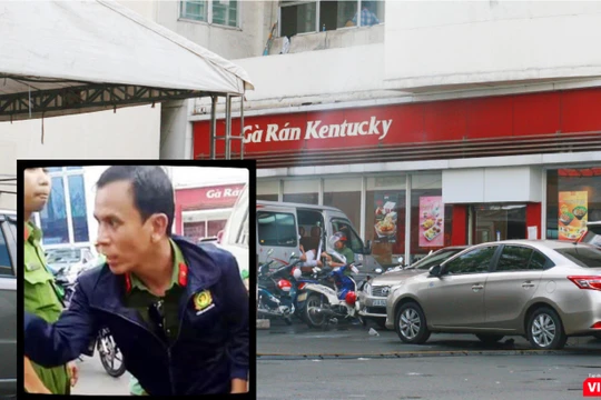 Người đàn ông mặc bộ trang phục công an "dởm"