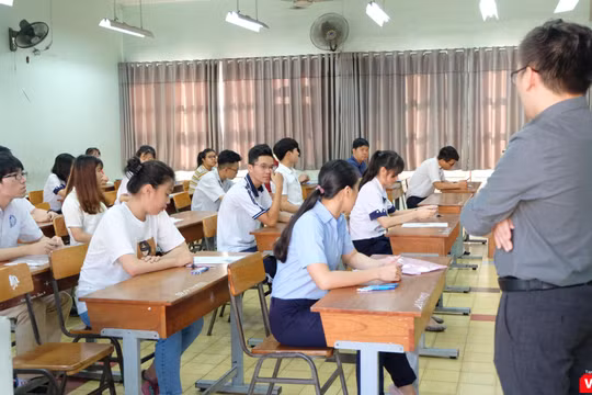 Sáng nay (25/6), thí sinh chuẩn bị bước vào môn thi Ngữ văn 