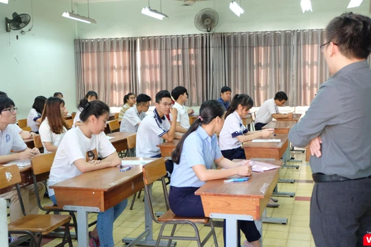 Sáng nay (25/6), thí sinh chuẩn bị bước vào môn thi Ngữ văn 