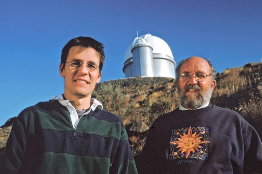 Chân dung hai nhà thiên văn đoạt giải Nobel Vật lý 2019