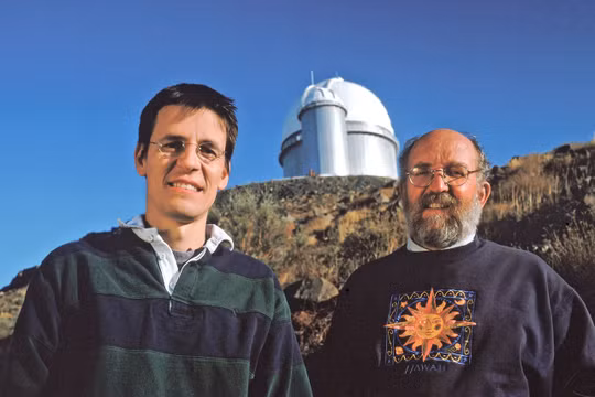 Chân dung hai nhà thiên văn đoạt giải Nobel Vật lý 2019