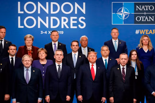 Các nhà lãnh đạo chụp hình kỷ niệm tại Watford, London ngày 4/12 (Ảnh: AFP)