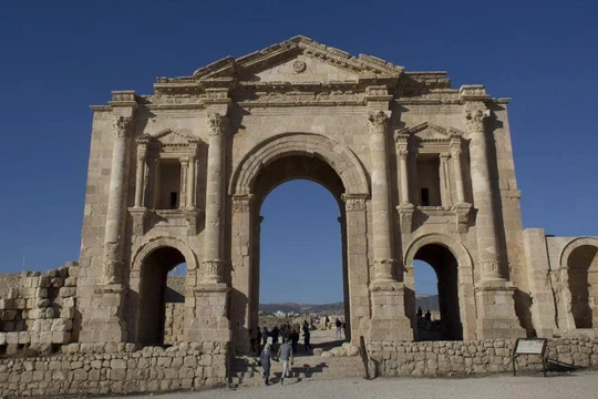 Một vụ tấn công tại địa điểm du lịch nổi tiếng nhất Jordan khiến 8 du khách bị thương (Ảnh: AP)