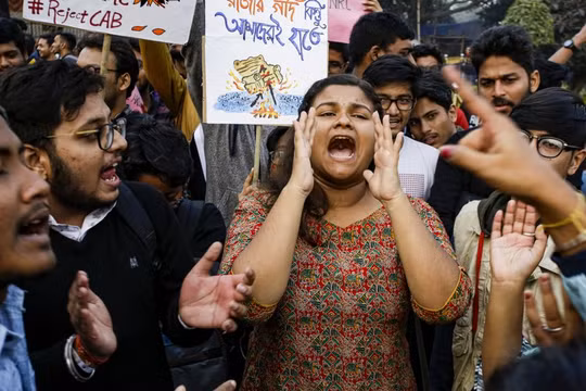 Số người thiệt mạng trong các cuộc iểu tình phản đối Luật công dân vẫn tiếp tục tăng (Ảnh: AP)