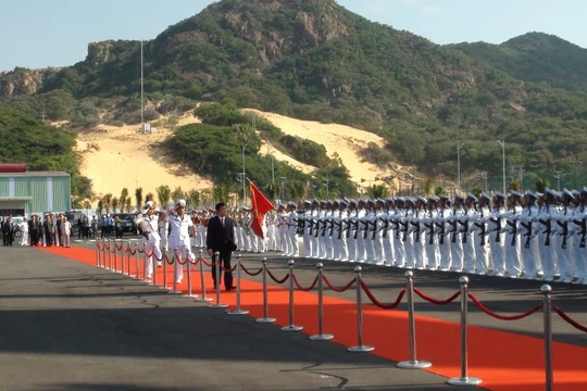Việt Nam đã đón nhiều tàu quân sự nước ngoài ghé thăm sau khi khai trương cảng quốc tế Cam Ranh