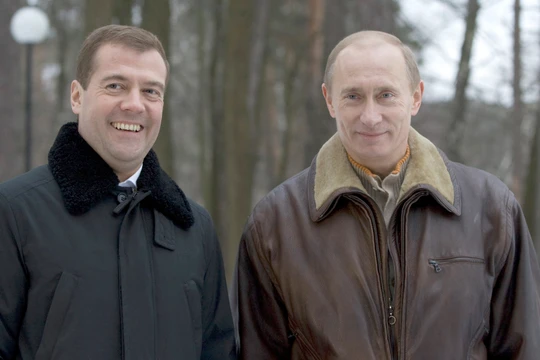 Cặp bài trùng Putin - Medvedev cùng nhau lèo lái nước Nga