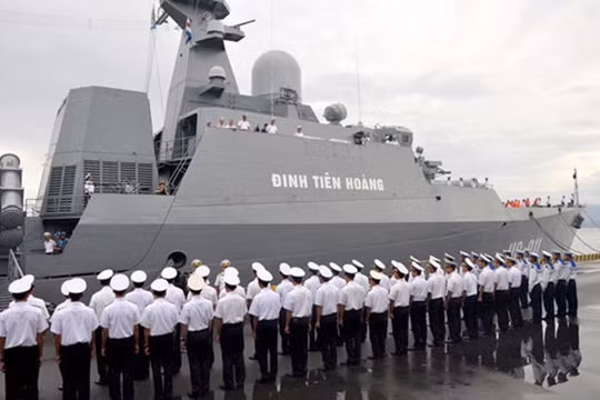 Chiến hạm Đinh Tiên Hoàng