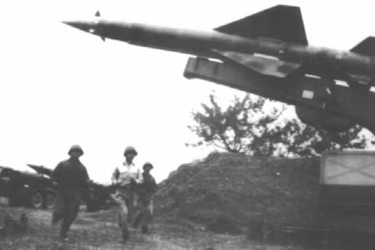 Tên lửa SAM-2 của bộ đội phòng không-không quân Việt Nam anh hùng thời kháng chiến