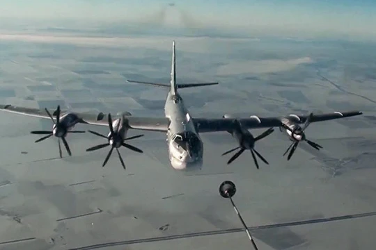 Máy bay ném bom chiến lược Tu-95 của Nga