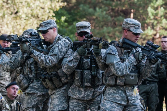 Cố vấn quân sự Mỹ huấn luyện cho binh sĩ Ukraine