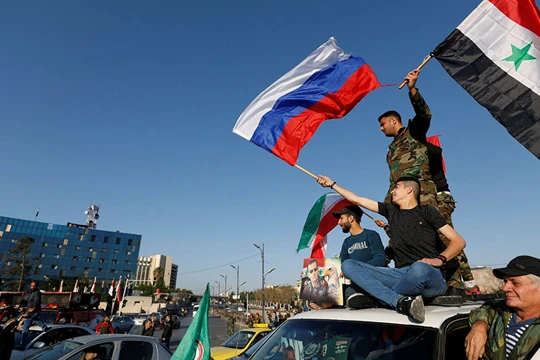 Người dân ăn mừng chiến thắng của quân đội Syria