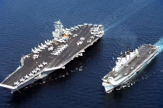 Tàu sân bay Izumo của hải quân Nhật Bản tập trận chung với tàu sân bay Stennis của hải quân Mỹ