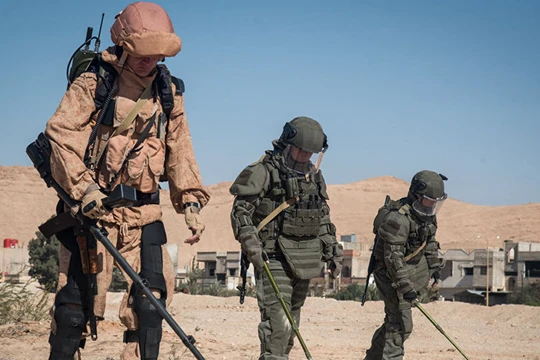 Công binh Nga rà phá bom mìn tại Deir Ezzor