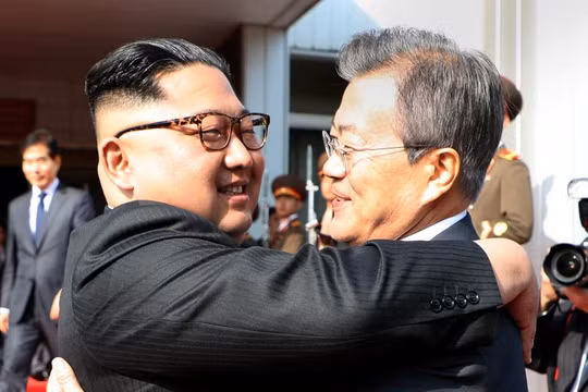 Hai nhà lãnh đạo Triều Tiên và Hàn Quốc đã gặp lại nhau trong cuộc họp thượng đỉnh "đột xuất" hôm 26/5