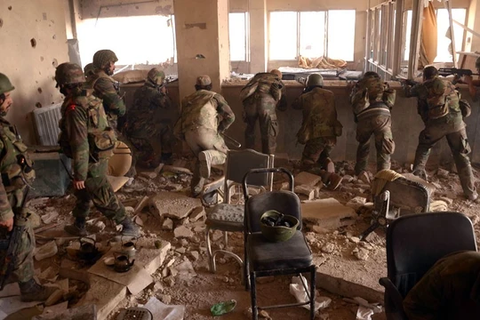 Video: Quân đội Syria dội bão lửa tấn công Aleppo