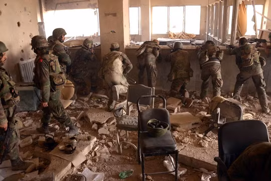 Video: Quân đội Syria dội bão lửa tấn công Aleppo