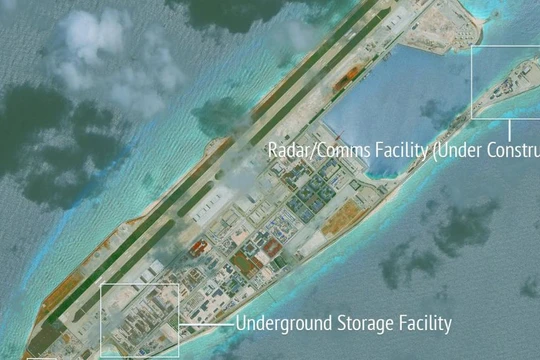 Đá Chữ Thập tại quần đảo Trường Sa đã bị Trung Quốc cải tạo thành đảo nhân tạo phi pháp với đường băng dài 3.000m, cầu cảng và các công trình quân sự kiên cố