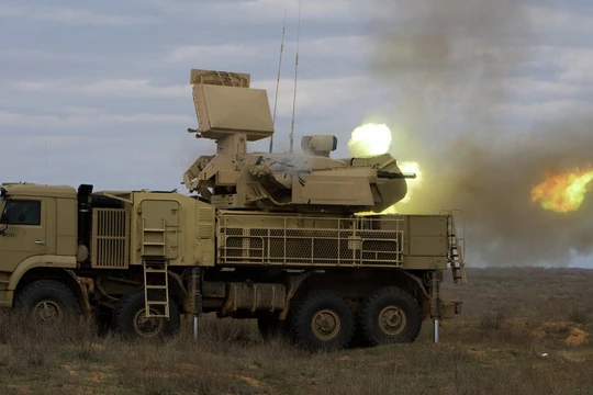 Hệ thống tên lửa Pantsir khai hỏa trong một cuộc tập trận