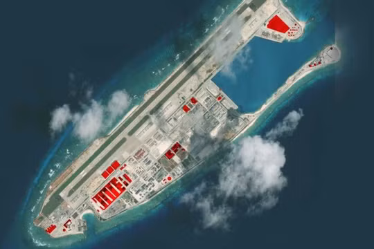 Đá Chữ Thập đã bị Trung Quốc bồi lấp thành đảo nhân tạo phi pháp với đường băng, cầu cảng, nhà chứa máy bay và các công trình quân sự kiên cố tại quần đảo Trường Sa